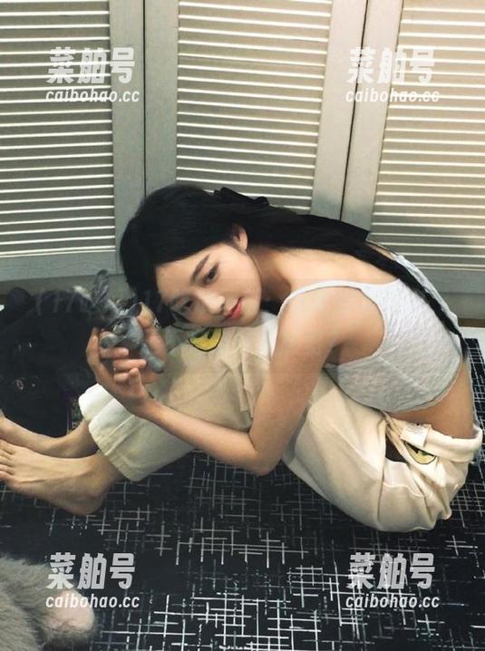 17吃瓜 17吃瓜网页:扒哥的黑历史,是不是该办个展览?