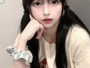 51吃瓜官网：今日的第一口瓜，是你嘴里清新的咔嚓声！