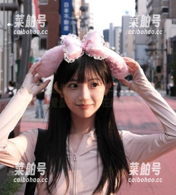 51吃瓜 透过“51吃瓜”官网的登录界面,感觉整个世界都在赶着吃瓜。