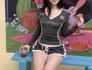 51吃瓜APP下载走一遭，黑料那可真是百无禁忌！