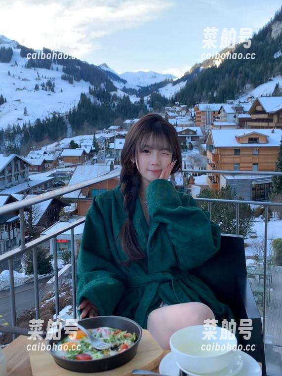 51吃瓜网 视频播放完后,我被51吃瓜网的入口吸引住了,不自觉想“戳”进去。