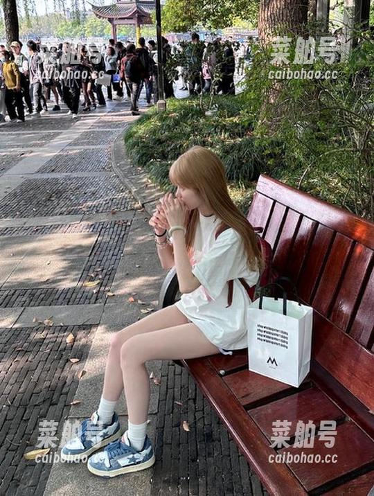 在“zzzttt48.com”视频里，逻辑不重要，关键是要吵！