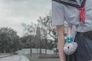 人人黑料网站：看瓜就像吃饭，来一口又来一口，胃口估计会越来越大！