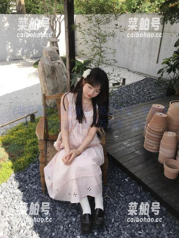 观看我在“吃瓜天堂”中如何被不停刷新的八卦‘万花筒’迷住。