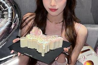 吾爱吃瓜51cg的链接，趁热打铁看热门大瓜的各种“撩”，撩得我心里痒痒的。