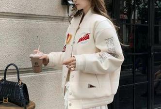 大家都在找扒哥黑料，地址就藏在那杯咖啡的深处？