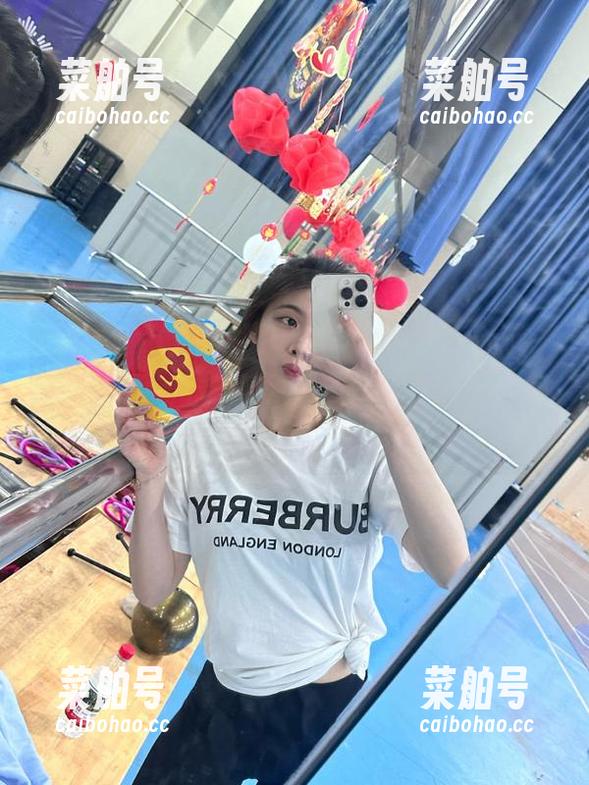 网曝吃瓜 在“网曝吃瓜”上获取资源,再也不用动脑筋猜测八卦了,哈哈,这感觉妙极了!