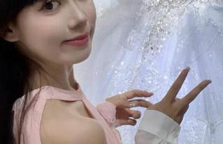 登录黑料网站，结果与网红美女的八卦正义感相遇，突然好想约她喝奶茶！